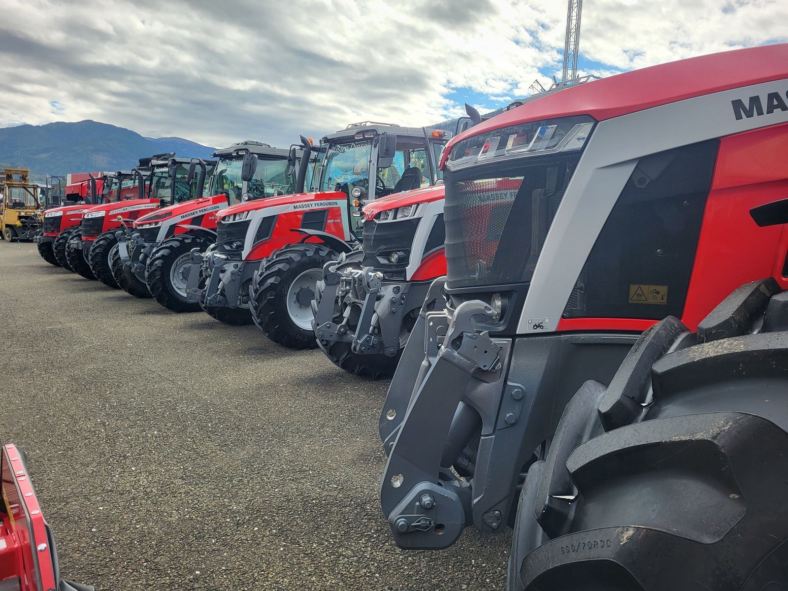 E-FARM: Massey Ferguson 4700, 5700, 5s. 6s, 7s, 8s - Tracteur - id HKLLJWH - Année: 2025 - Lecture du nombre d'heure: 1,Puissance du moteur (chevaux): 100,Autriche
