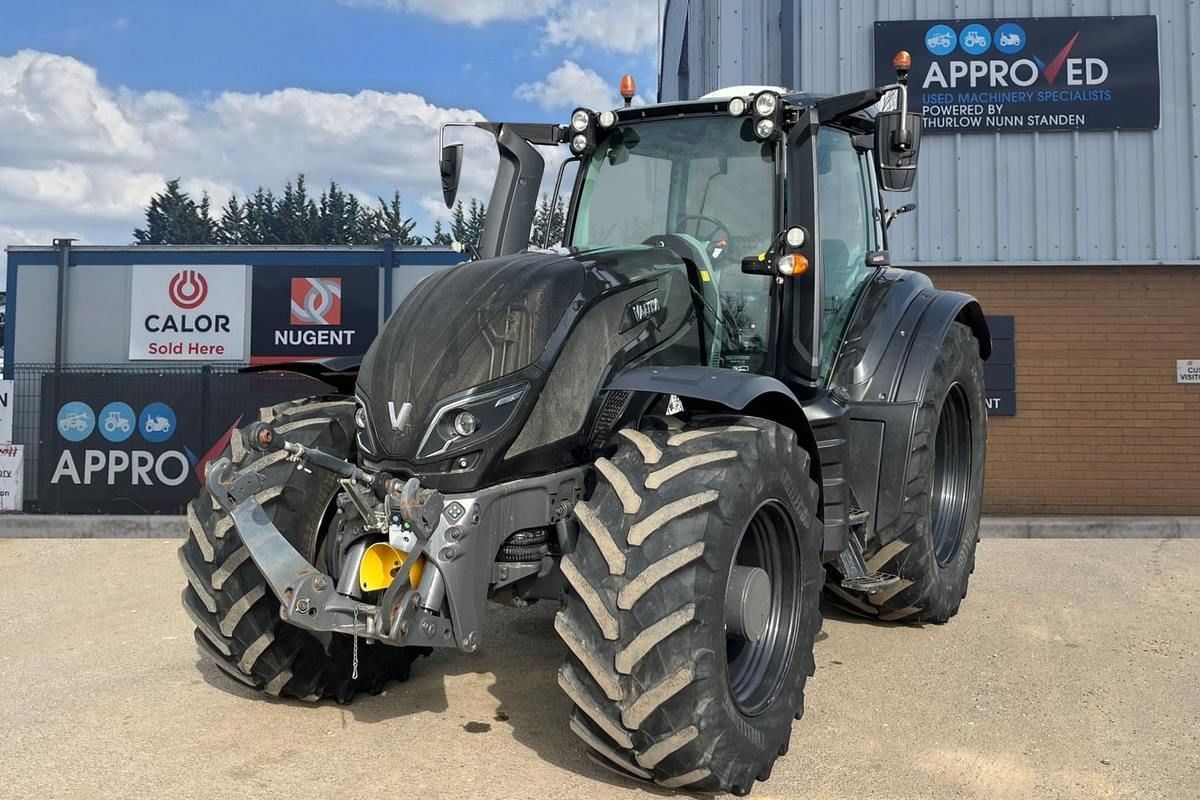 E-FARM: Valtra T174e - Tracteur - id HPWVWLE - 91 743 € - Année: 2021 - Lecture du nombre d'heure: 3 833,Royaume-Uni