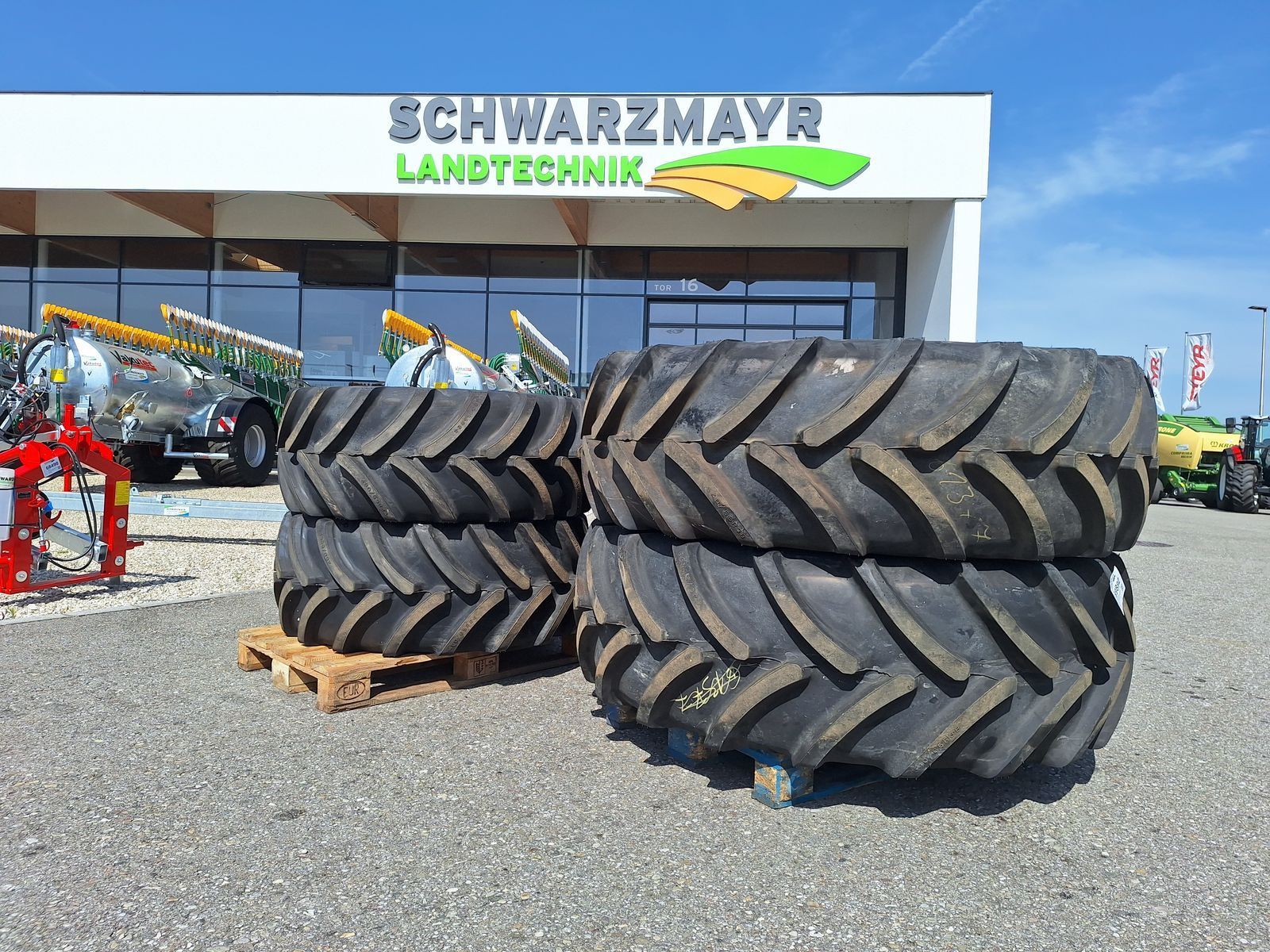 E-FARM: Firestone 540/65r38+480/65r24 - Ruedas y orugas - id 83VSPAL - 5817 € - Austria