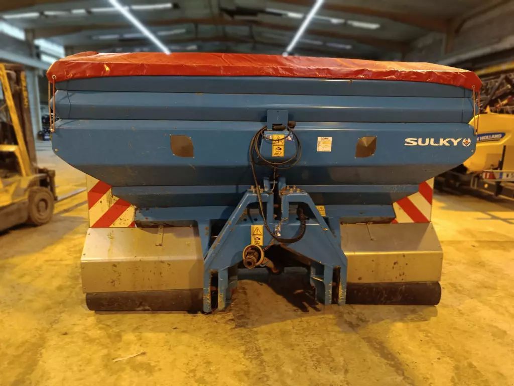 E-FARM: sulky x50 - Epandeur d'engrais - id YCHIDTT - 11 000 € - Année: 2014 - France