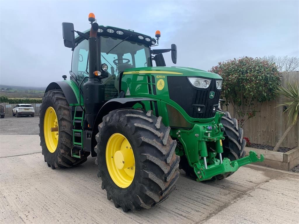John Deere 6250 R Tractor €118,167