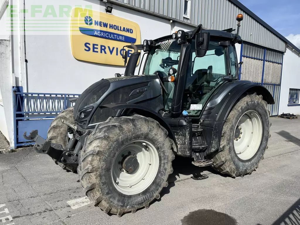 Valtra N 174 Tractor