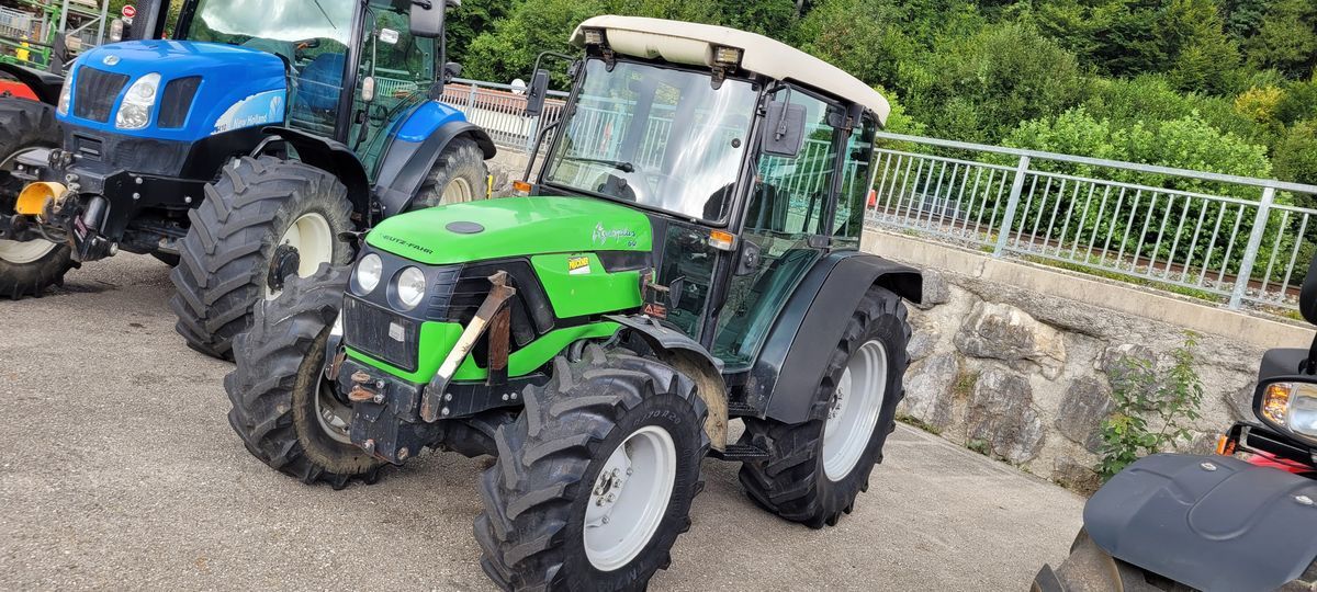 E-FARM: Deutz-Fahr Agroplus 60 - Traktor - id SZJCGHF - 26.550 € - Baujahr: 2002 - Abgelesene Motorstunden: 5.180,Motorleistung (PS): 60,Österreich