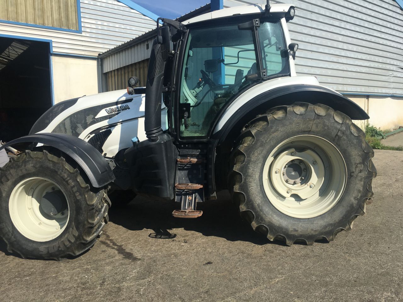 E-FARM: Valtra T174e - Tracteur - id JRT2JIY - 67 000 € - Année: 2015 - Lecture du nombre d'heure: 5 960,France