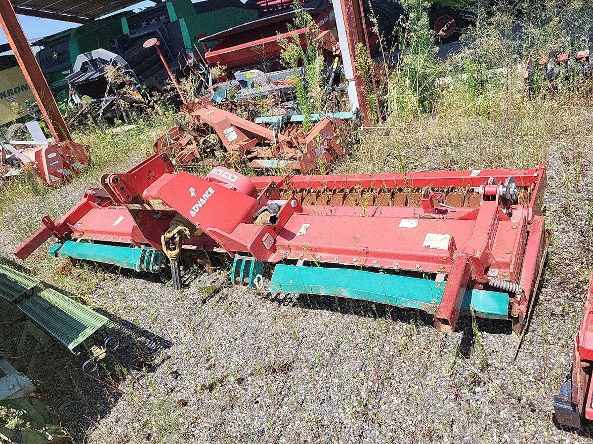 E-FARM: Kverneland advance 401 - Herse rotative - id THMFRJN - 8 900 € - Année: 2012 - France