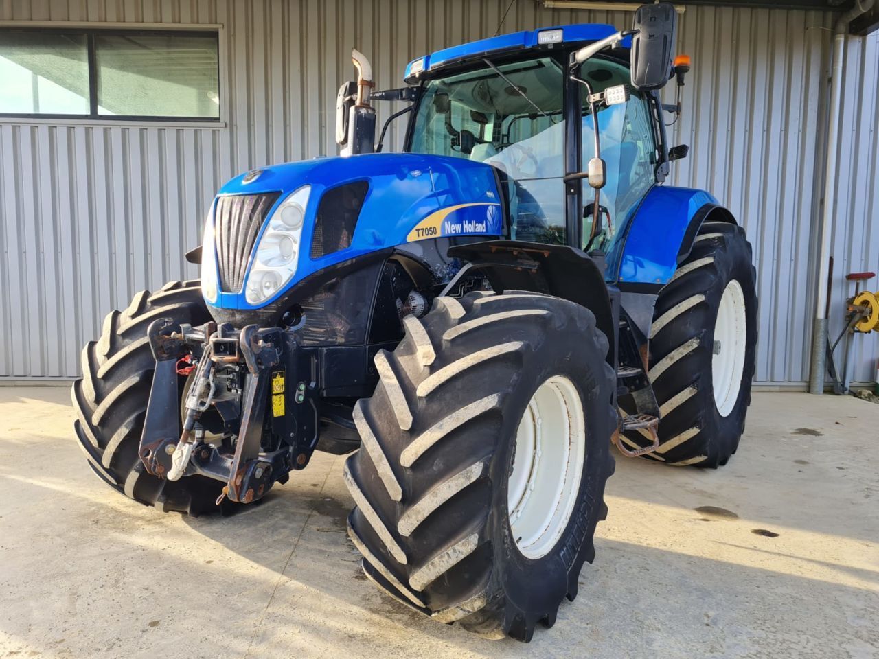 New Holland T 7050 Tractor 32.500 EUR