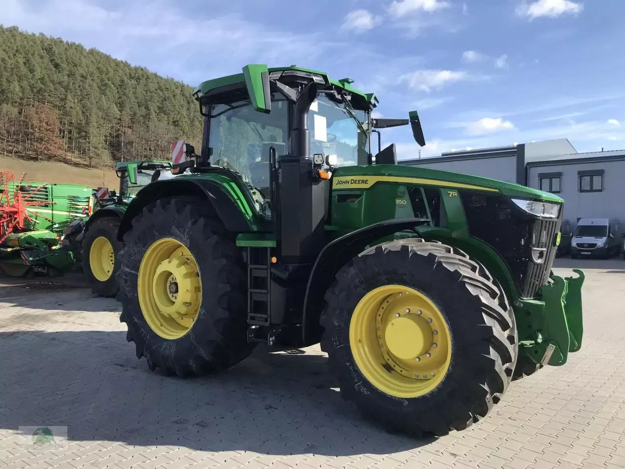 E-FARM: John Deere 7R 350 - Traktor - id WFIQGLC - 295.000 € - Produktionsår: 2024 - Motortimer: 615,Motoreffekt (HP): 350,Tyskland