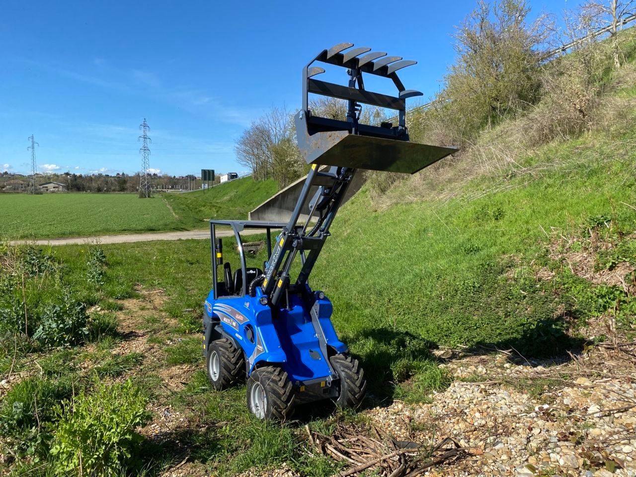 E-FARM: Multione mini chargeur télescopique multione 5.3k – siège chauffant ergonomique - Mini cargadora
 - id Q8NV6FK - 29.900 € - Año: 2024 - Francia
