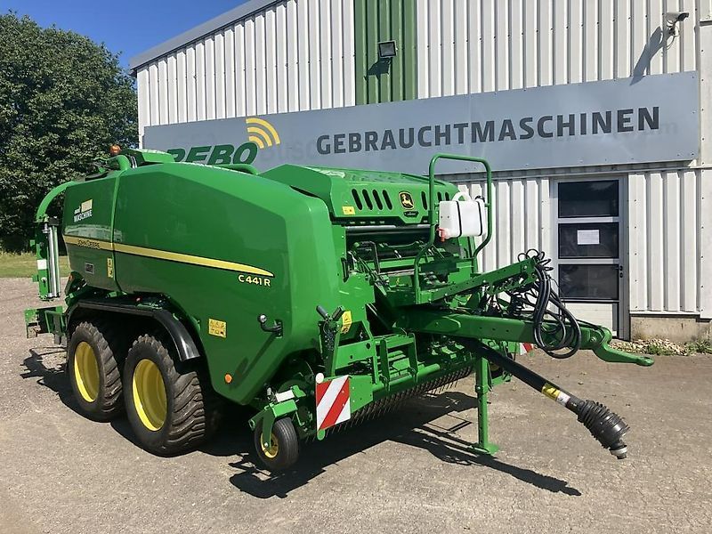 E-FARM: John Deere C441R - Presse à balles - id UNJNUMY - Année: 2023 - Allemagne
