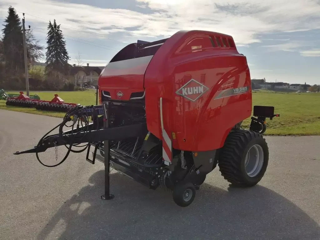 E-FARM: Kuhn VB 3165 - Presse à balles - id HDLGMY2 - 49 917 € - Année: 2023 - Autriche