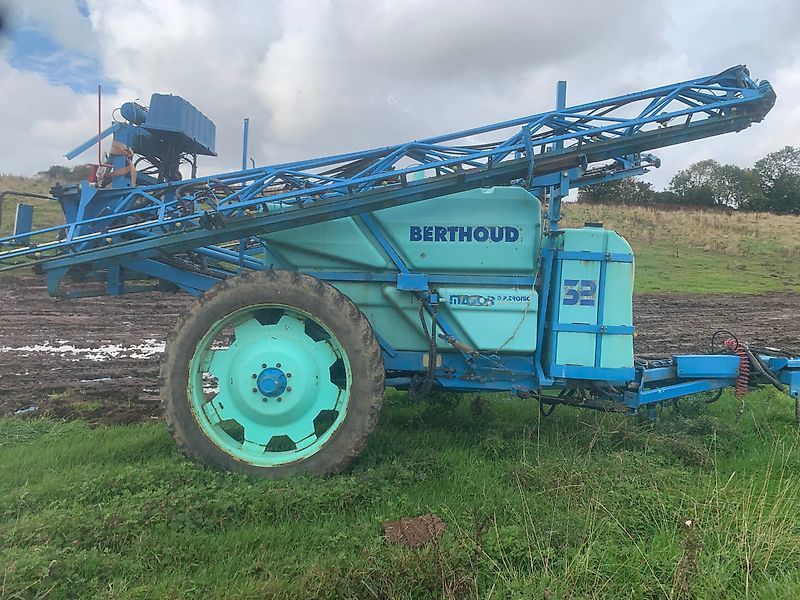 Berthoud used berthoud major dp tronic 24 metre trailed sprayer Permetezőgép 6953 EUR
