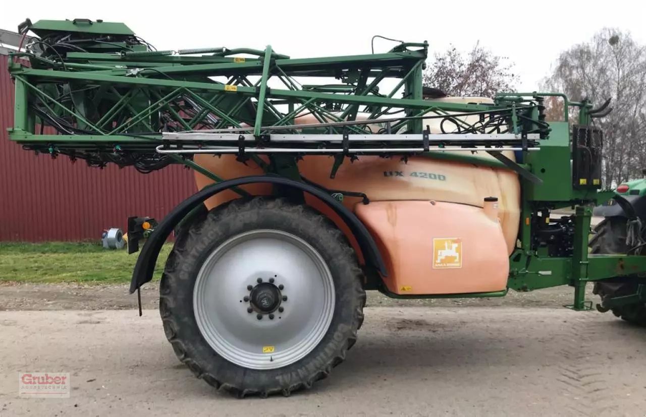 E-FARM: Amazone ux 4200 - Sprayer - id 4TKIQRH - €28,000 - Year of construction: 2008 - Engine hours: 1,338,Germany