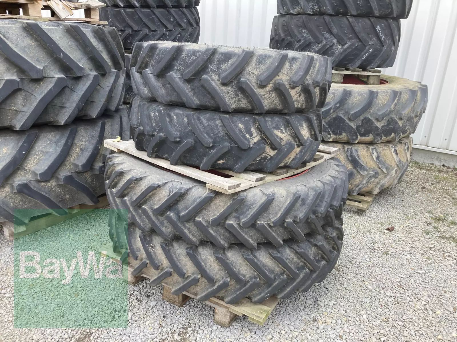 E-FARM: Grasdorf 320/85 r28 & 320/90 r42 fendt 300 - Ruedas y orugas - id 5QUZHAS - 6092 € - Año: 2021 - Alemania