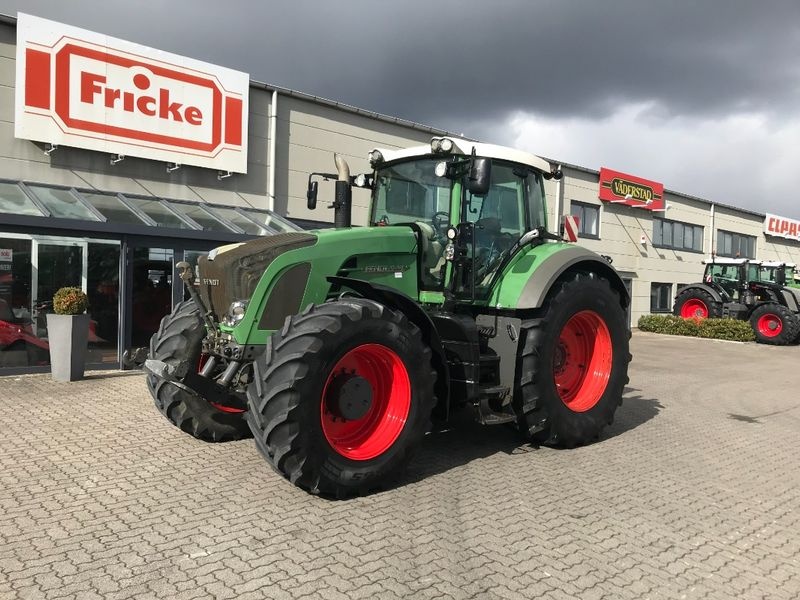 Fendt 933 Vario Profi tractor €68,000