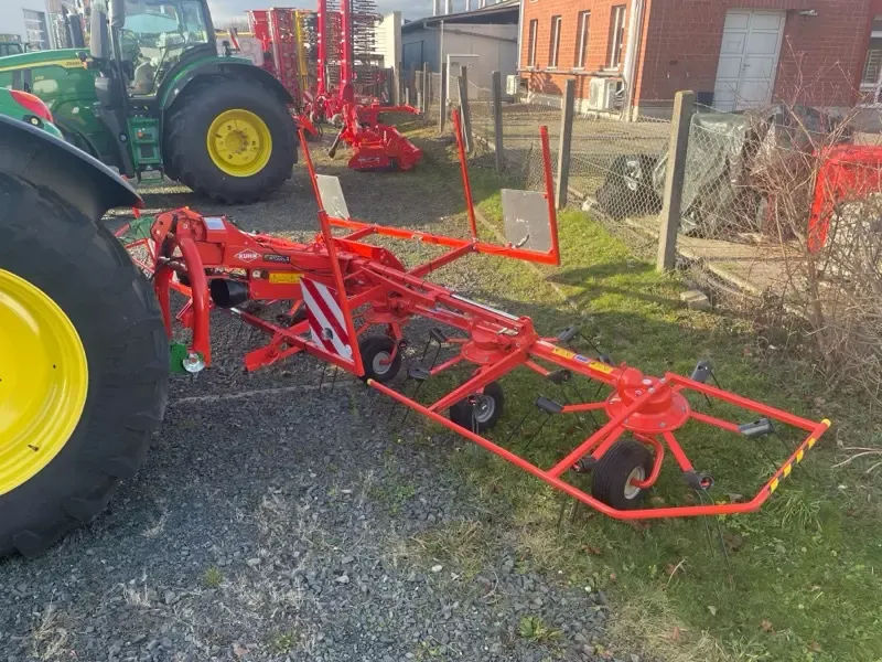E-FARM: Kuhn GF 642 - Voltafieno - id WMYYIUM - 9.999 € - Anno di costruzione: 2023 - Germania