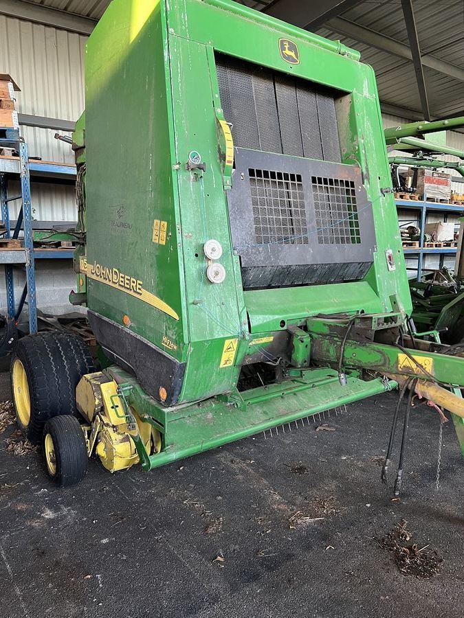 E-FARM: John Deere 592 - Presă de balotat - id GYXCSZG - 7.500 EUR - Anul: 2003 - Numărul total de baloți produși: 18.500,Franța