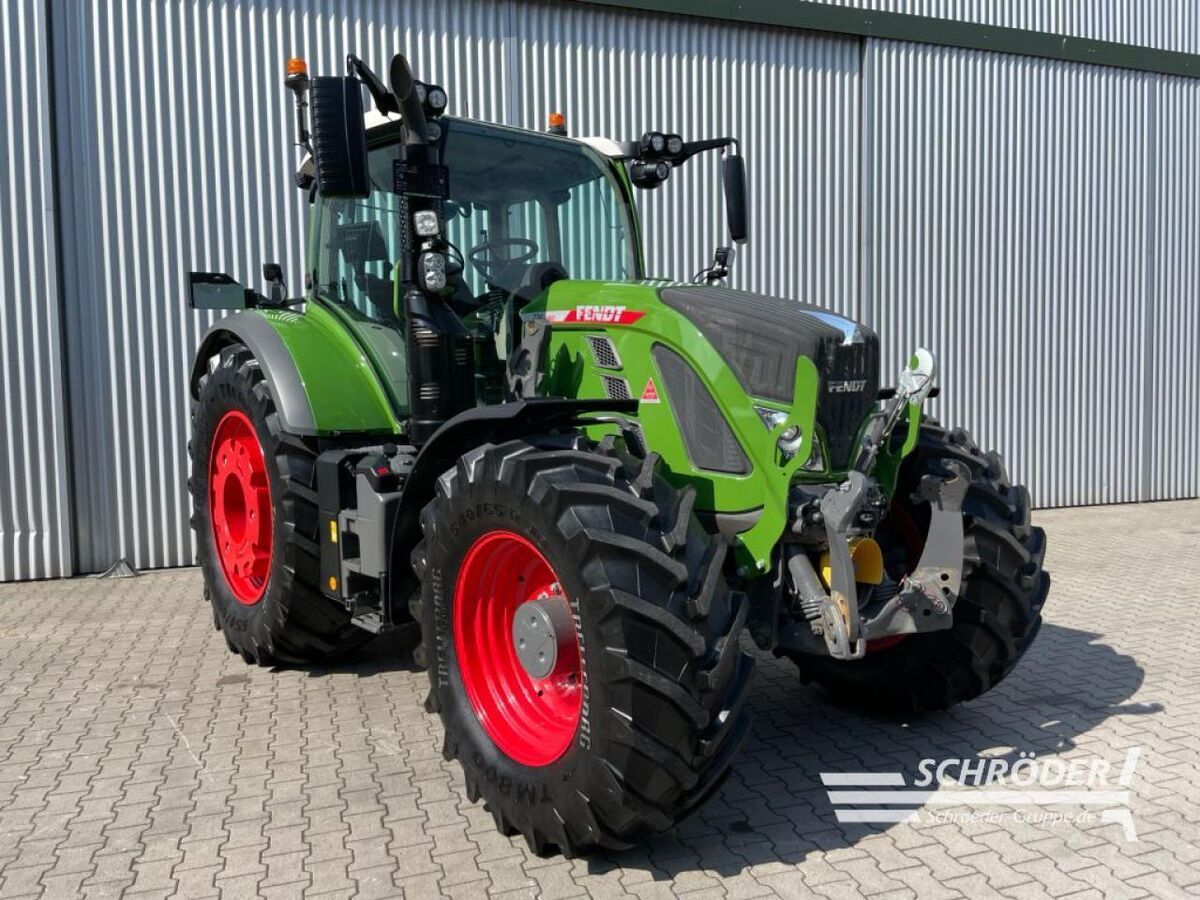 Fendt 724 Vario Profi Plus Tractor €189,885