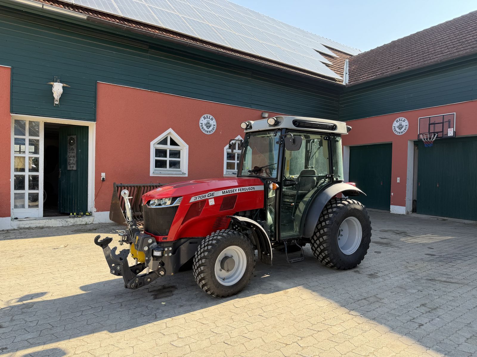 Massey Ferguson 3708 Tractor €50,412