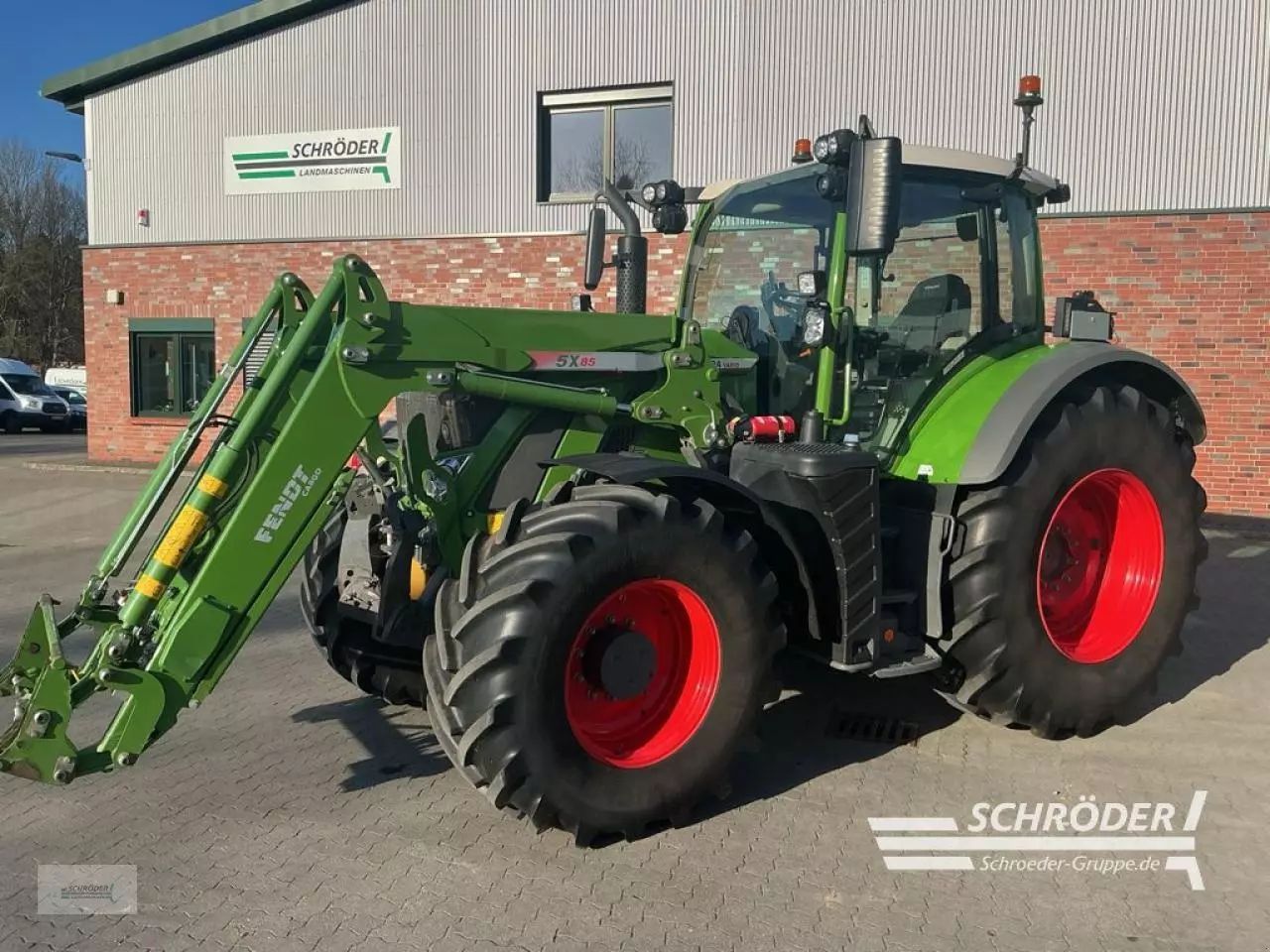 Fendt 724 Vario Profi Plus Tractor 189.885 EUR