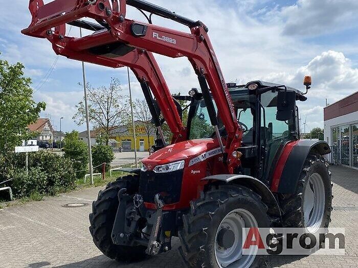 Massey Ferguson 5711 M Traktor 74 900 €