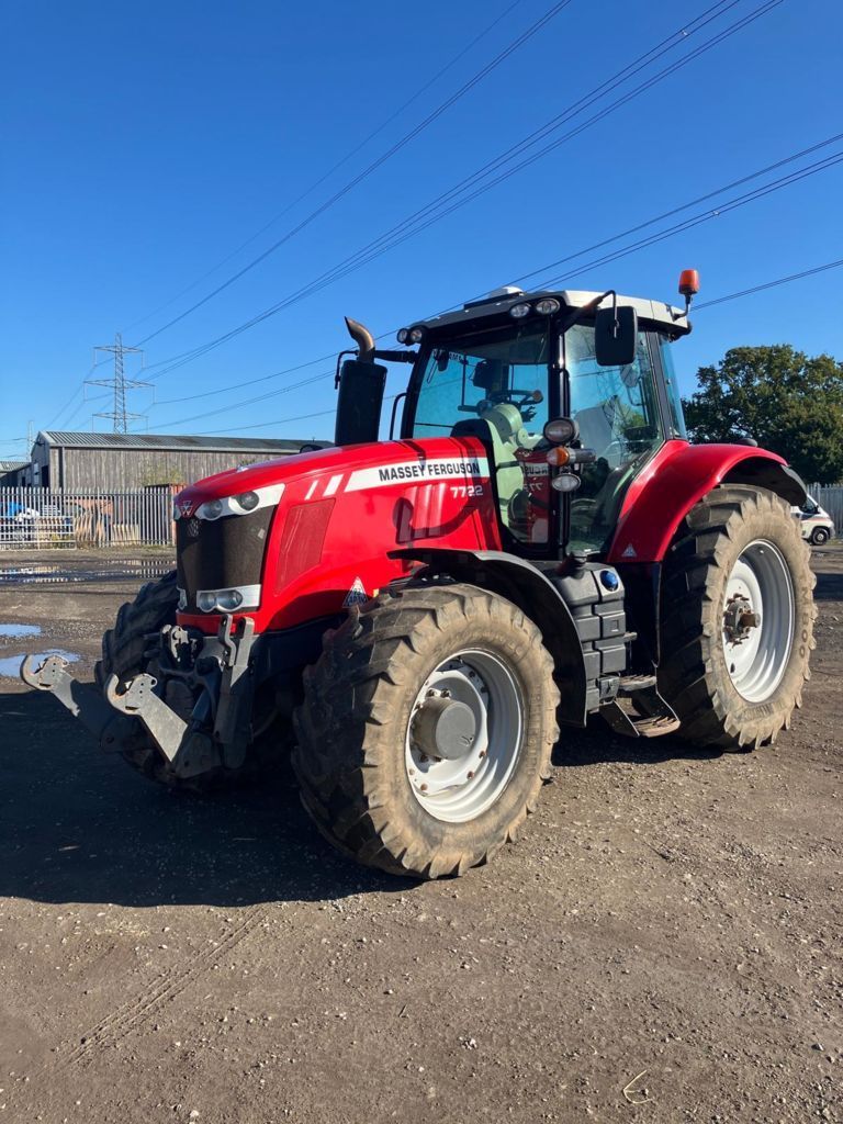 E-FARM: Massey Ferguson 7722 - Tracteur - id CI6VWXB - 69 070 € - Année: 2017 - Lecture du nombre d'heure: 5 965,Puissance du moteur (chevaux): 200,Royaume-Uni