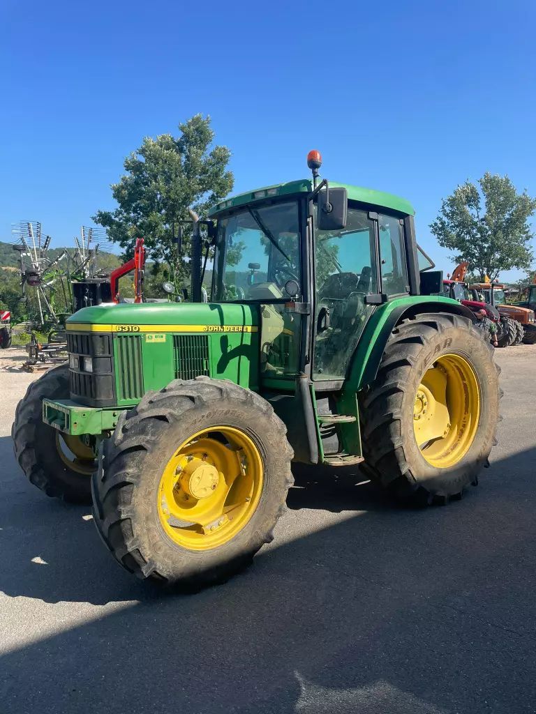 E-FARM: John Deere 6310 - Tractor - id Y6YXXAZ - Year of construction: 2000 - France
