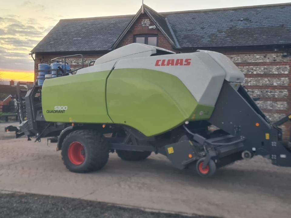 E-FARM: Claas QUADRANT 5300 ROTO FEED - Presse à balles - id LPCB9XF - 87 039 € - Année: 2017 - Royaume-Uni