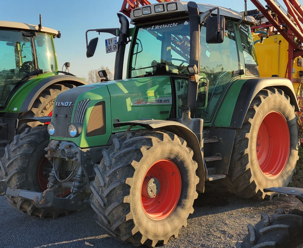 Fendt 411 Vario tractor €39,000