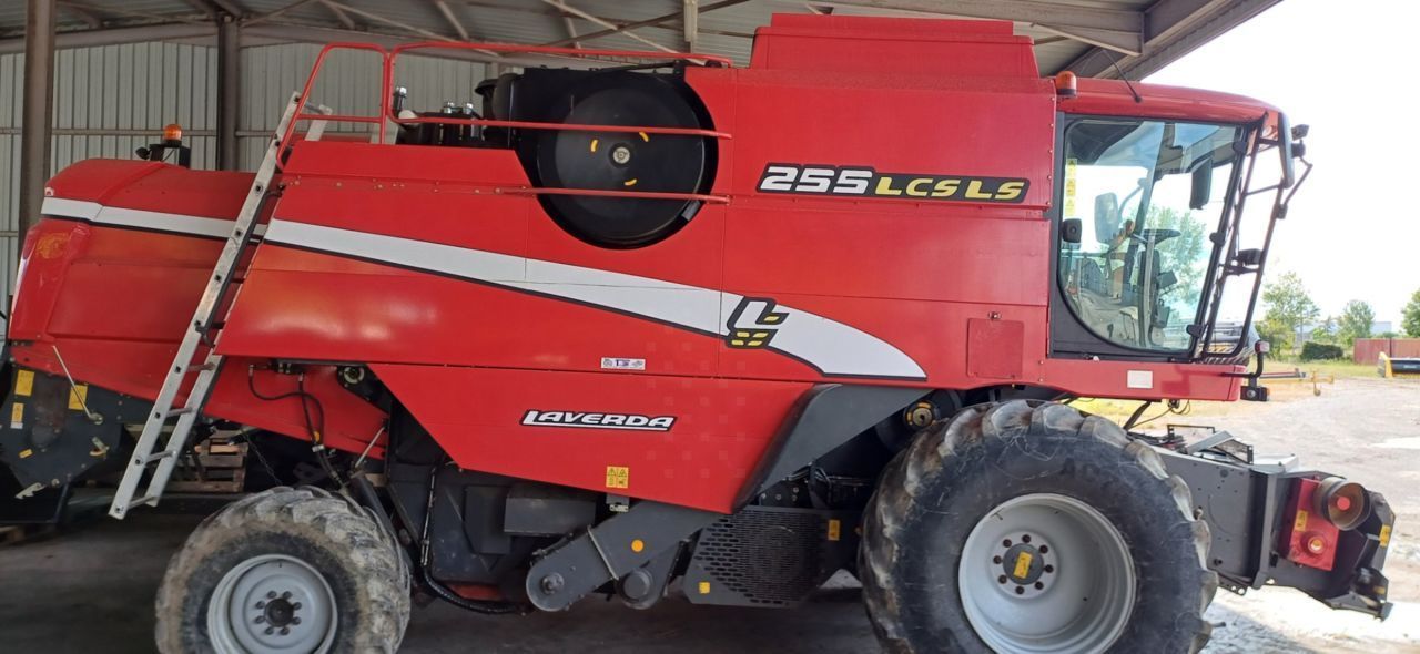 E-FARM: Laverda 255 LCS LS - Moissoneuse-batteuse - id 4KGFDJD - 55 000 € - Année: 2007 - Lecture du nombre d'heure: 4 680,Puissance du moteur (chevaux): 240,France