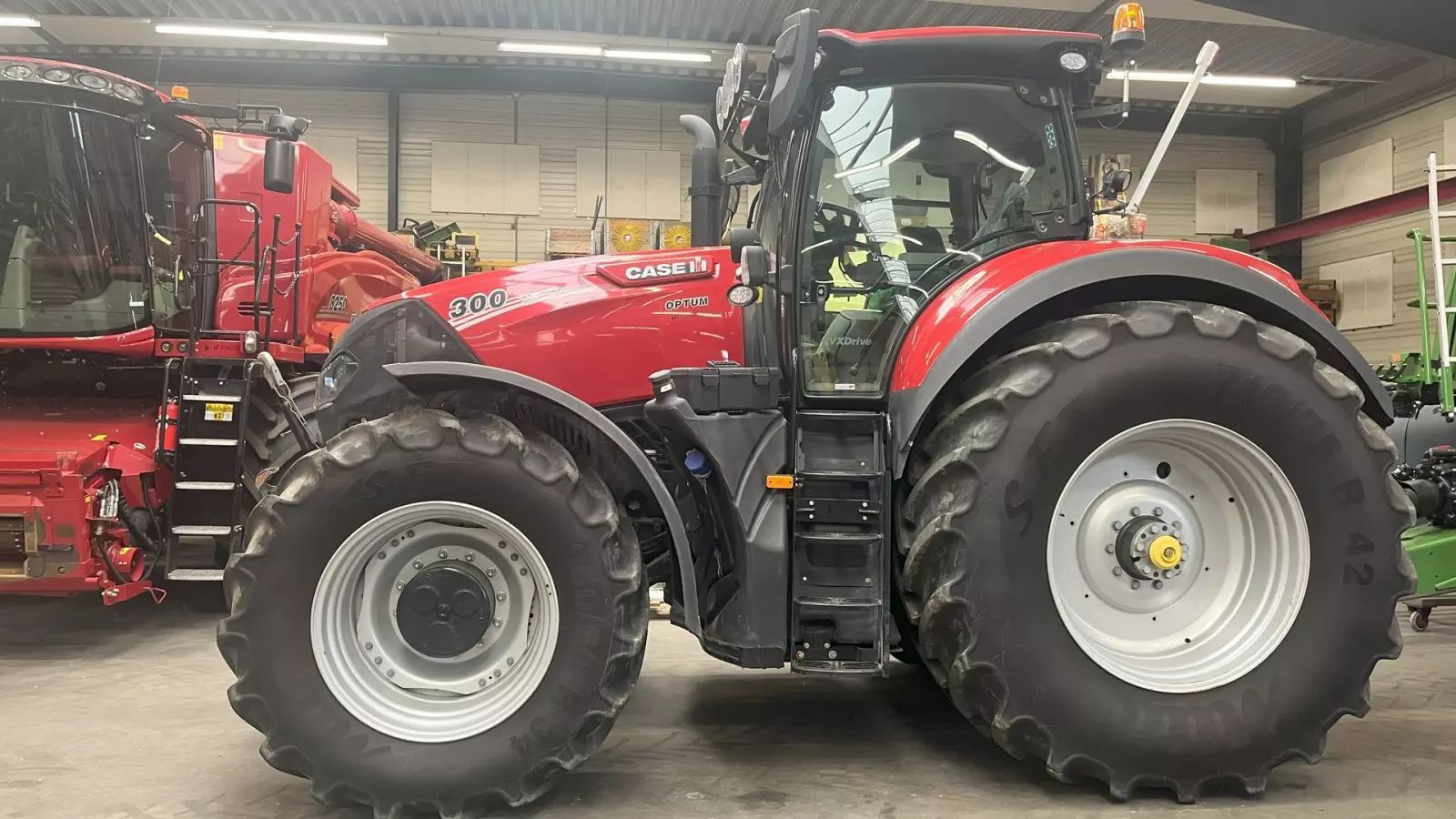 E-FARM: Case IH Optum 300 CVXDrive - Tractor - id 94I2KJV - €160,547 - Year of construction: 2021 - Engine hours: 1,589,Engine power (HP): 308,Denmark