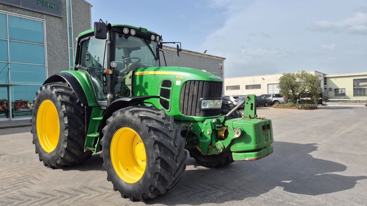 E-FARM: John Deere 7530 Premium - Traktor - id AT82TVE - Baujahr: 2010 - Abgelesene Motorstunden: 10.600,Motorleistung (PS): 240,Italien