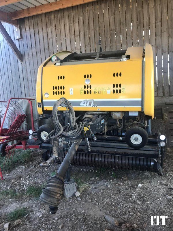 E-FARM: New Holland TM150 - Presse à balles - id SRFXBZH - 15 000 € - Année: 2015 - Balles produites: 26 700,France