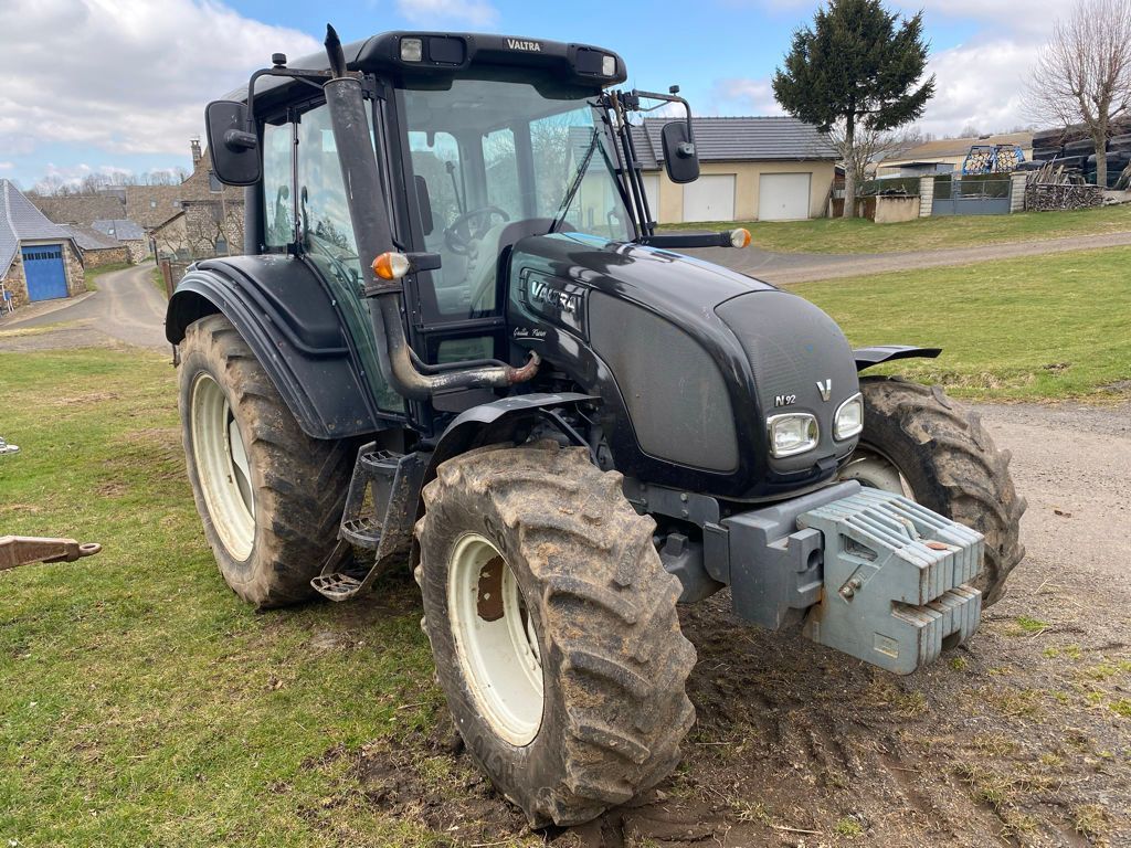 E-FARM: Valtra N92 HiTech - Tracteur - id AIRZWBB - 27 000 € - Année: 2012 - Lecture du nombre d'heure: 3 700,Puissance du moteur (chevaux): 100,France