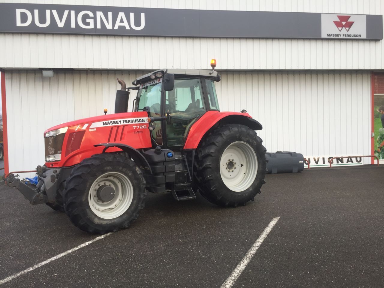 E-FARM: Massey Ferguson 7720 - Traktor - id PDNZ5JV - 78.000 € - Baujahr: 2016 - Abgelesene Motorstunden: 3.088,Motorleistung (PS): 200,Frankreich