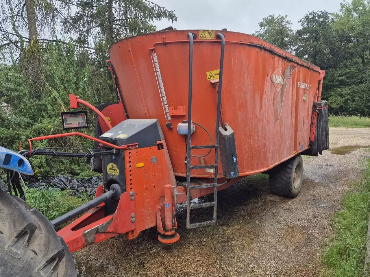 E-FARM: Kuhn euromix 1670 - Futtermischwagen - id QULK2W1 - 8.000 € - Baujahr: 2012 - Frankreich
