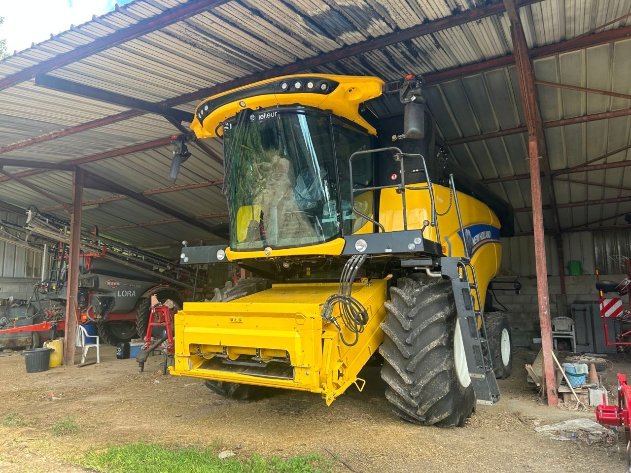 E-FARM: New Holland CX6.80 - Moissoneuse-batteuse - id I8PPGSX - 220 000 € - Année: 2023 - Lecture du nombre d'heure: 350,France