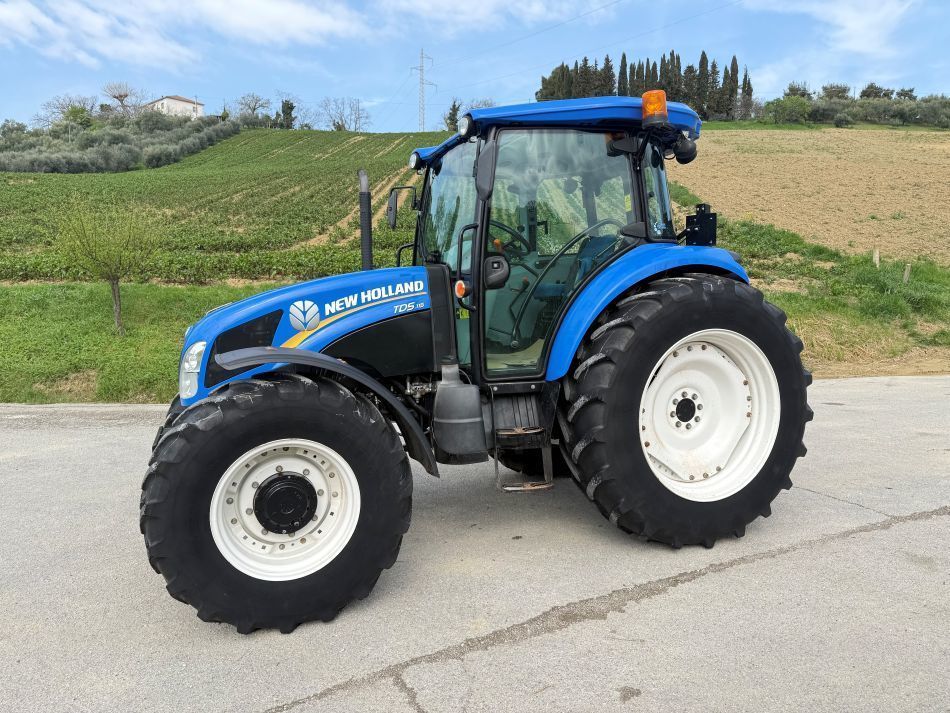 New Holland TD5.115 Traktor 28.900 €