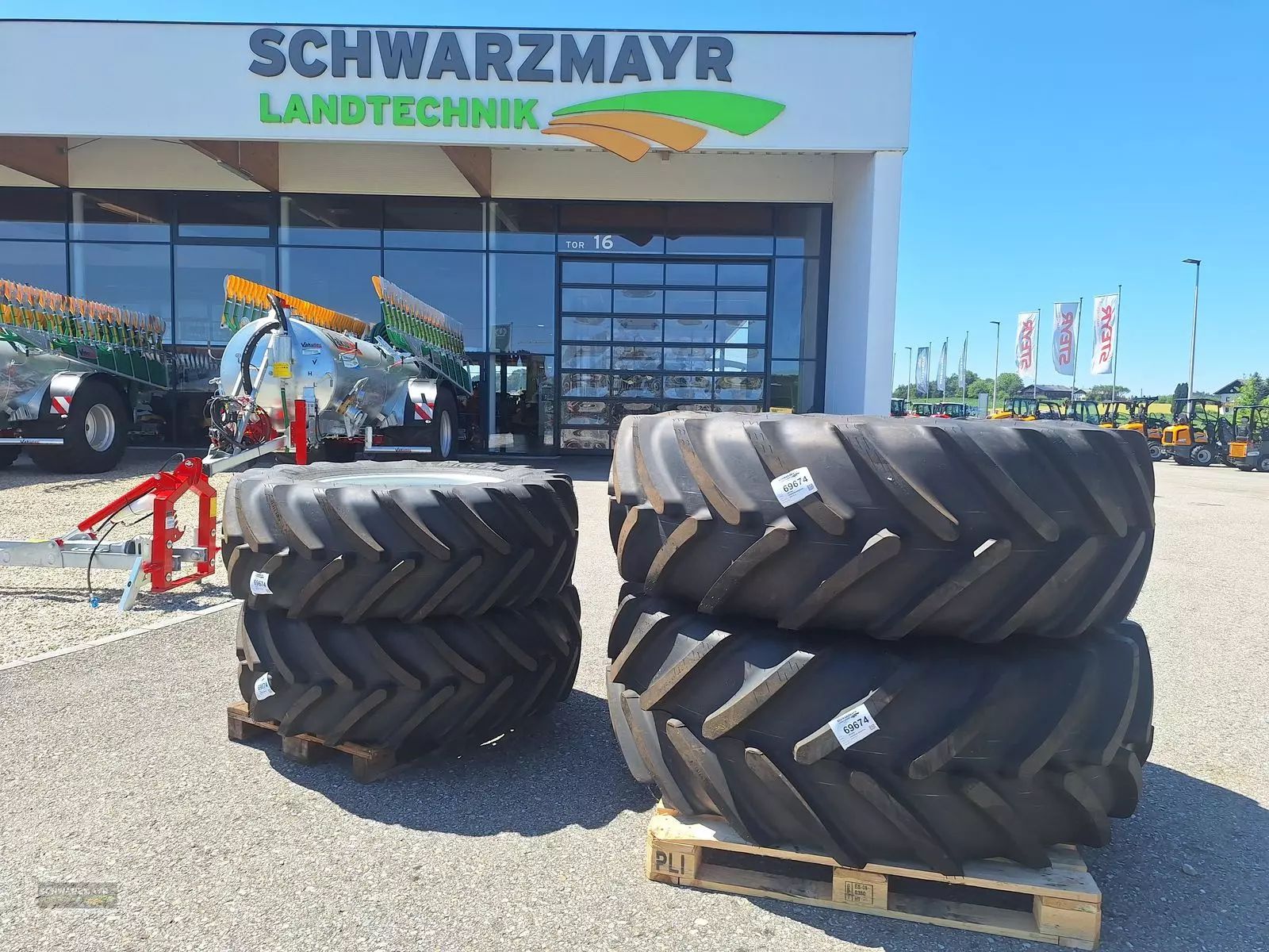 MICHELIN 600/65r38+480/65r28 Wheel and track €7,075