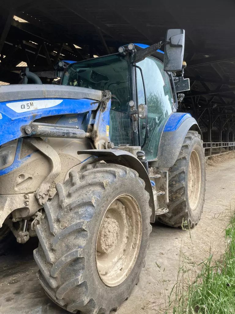 E-FARM: New Holland T5.120 - Traktor - id FGIV9WB - Baujahr: 2021 - Abgelesene Motorstunden: 3.700,Motorleistung (PS): 120,Frankreich
