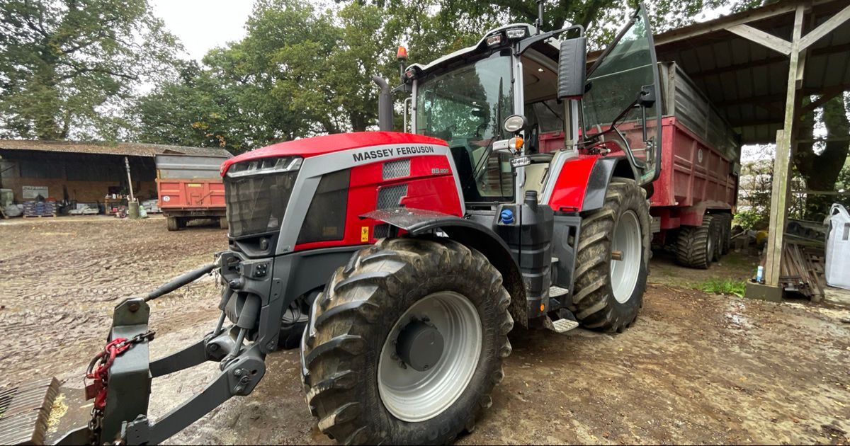 Massey Ferguson 8S.205 Traktor 98 000 €