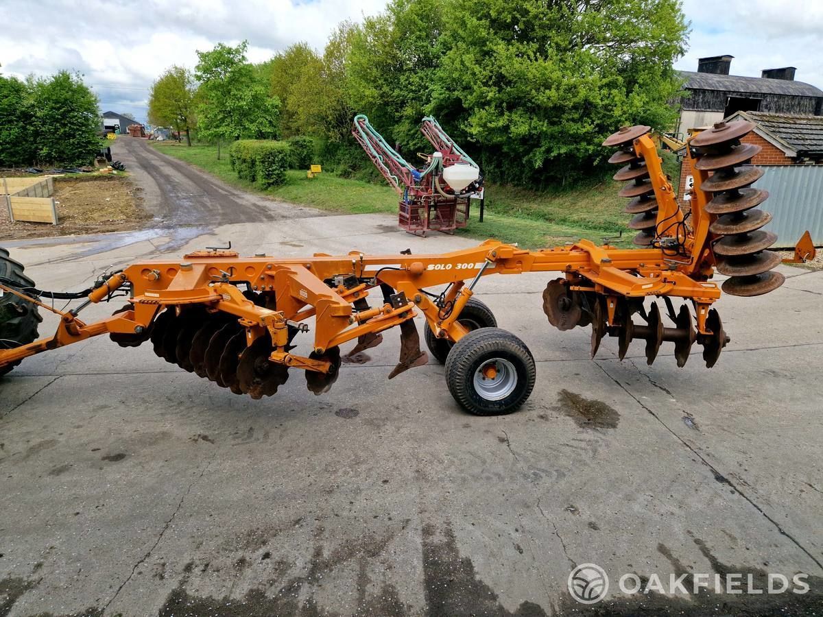 E-FARM: Simba solo 300 - Cultivator - id MBHPYMD - €11,807 - Year of construction: 2002 - United Kingdom