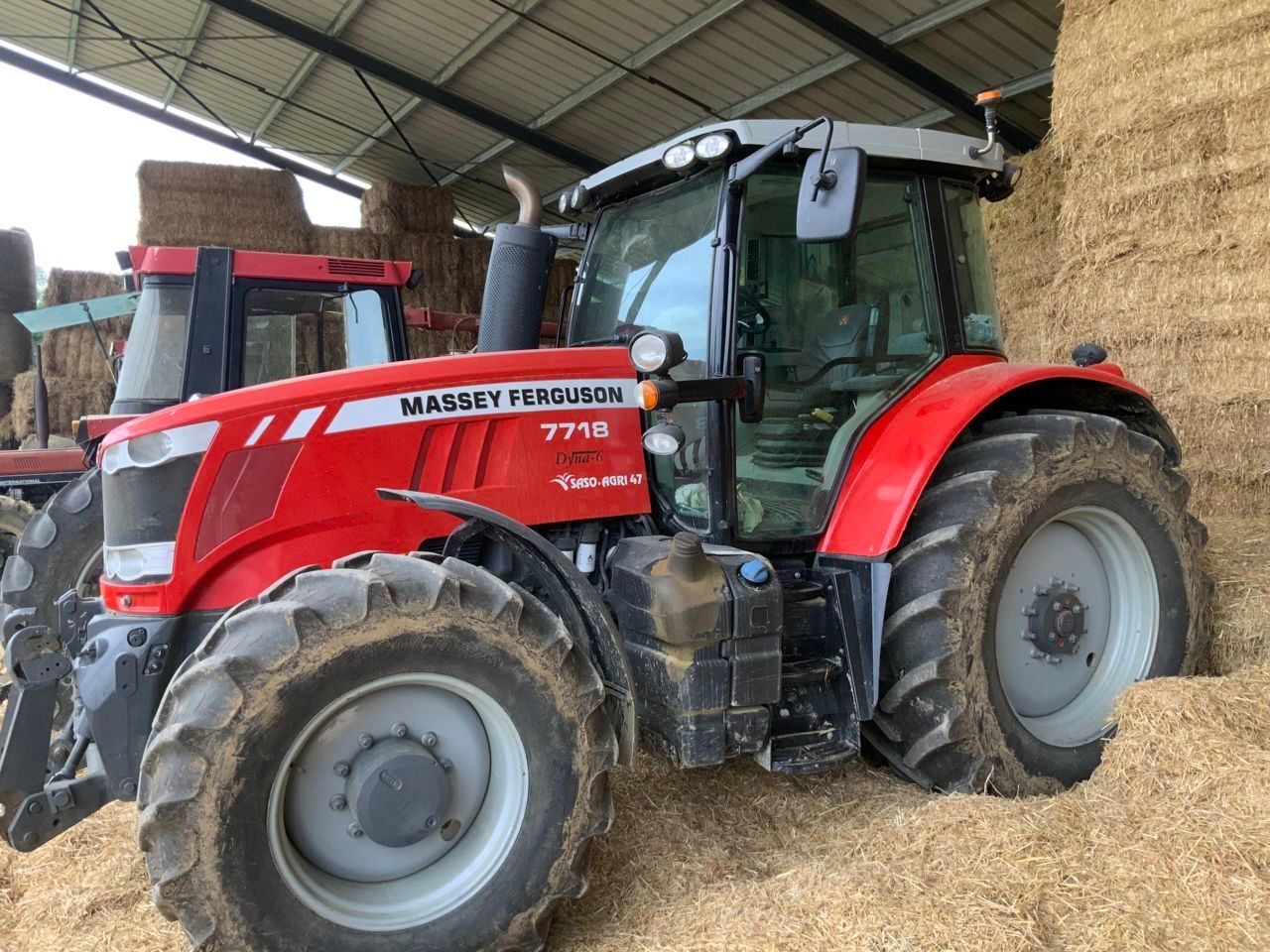 E-FARM: Massey Ferguson 7718 - Traktor - id AARN97T - Baujahr: 2017 - Abgelesene Motorstunden: 3.200,Motorleistung (PS): 180,Frankreich