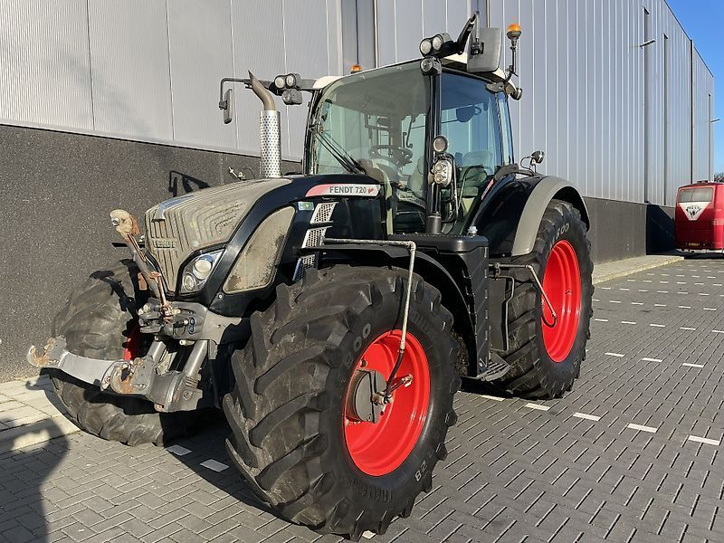 E-FARM: Fendt 720 Vario - Tracteur - id YGPUW6E - 82 500 € - Année: 2014 - Lecture du nombre d'heure: 8 825,Puissance du moteur (chevaux): 205,Pays-Bas