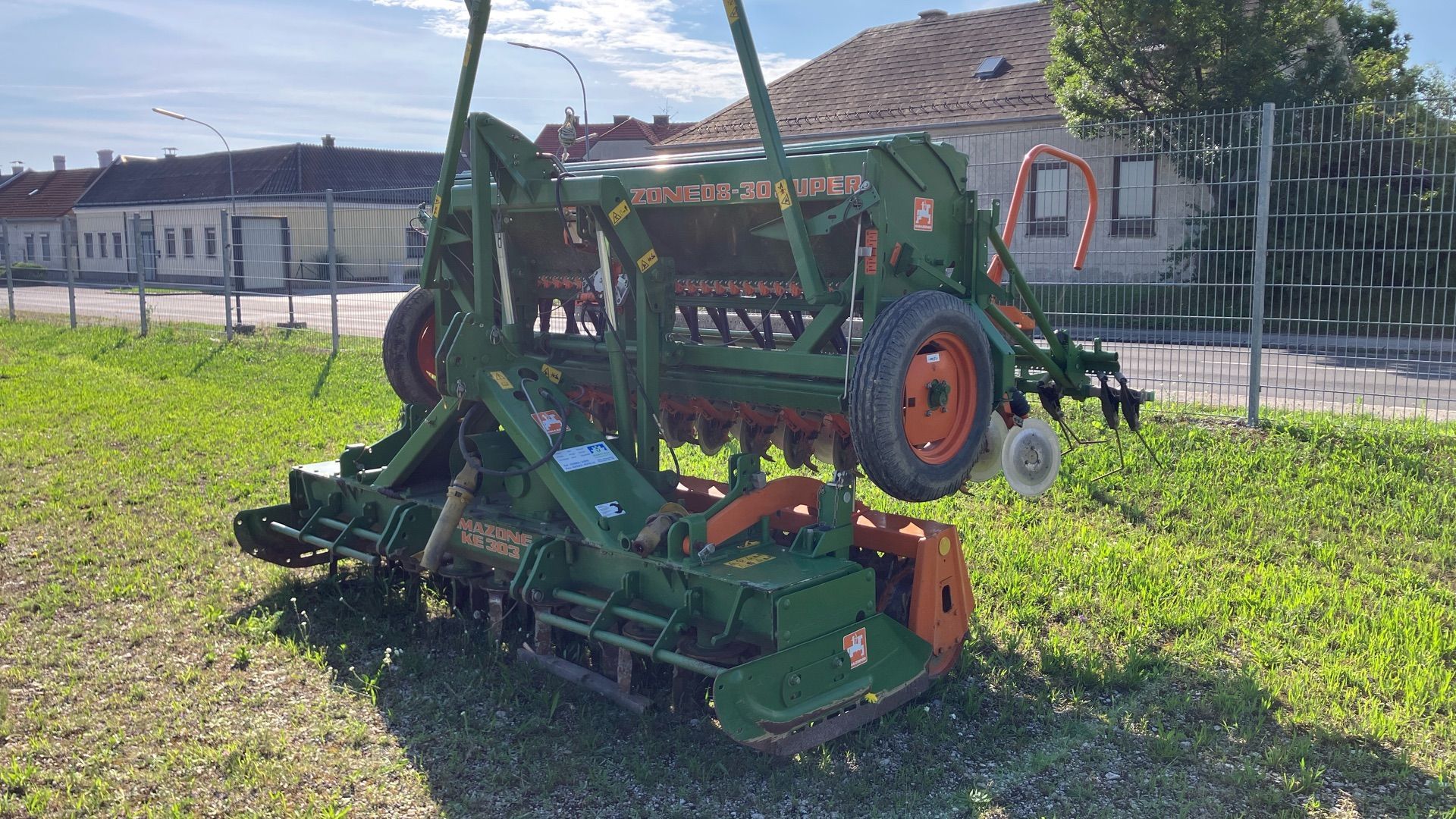 E-FARM: Amazone KE 303 - Kombinacja uprawowo-siewna - id R1HICUD - 12 743 € - Rok produkcji: 2004 - Austria