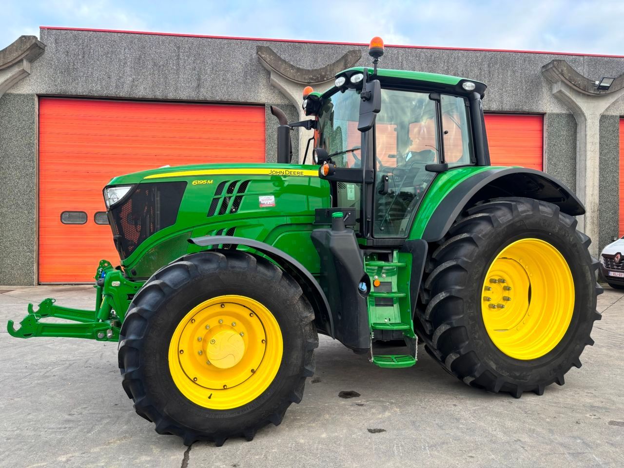 John Deere 6195 M Tractor