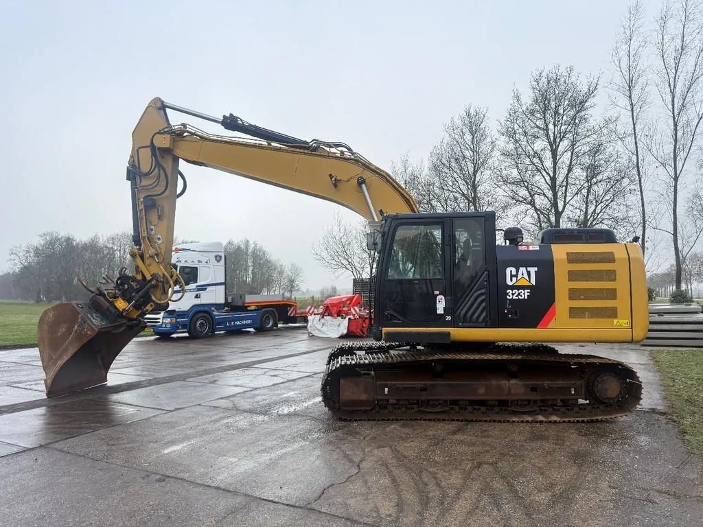 Caterpillar 323 fl rupskraan excavator Vikšrinis ekskavatorius 75 000 €