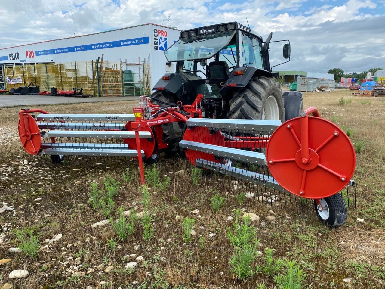 E-FARM: repossi andaineur à peignes stop excellente qualité de ramassage top qualité - Tedder - id NIDXIHV - €16,900 - Year of construction: 2025 - France