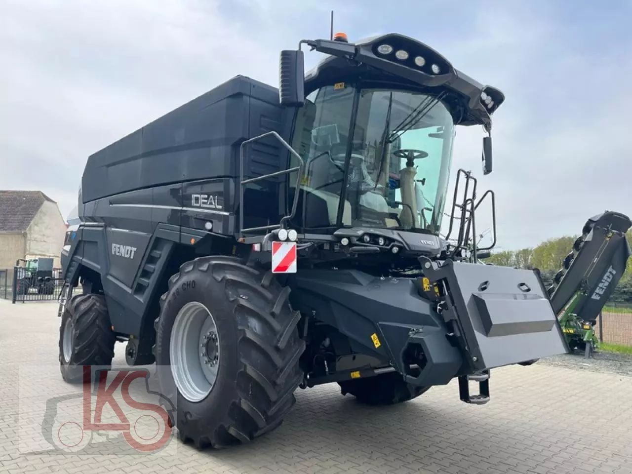 E-FARM: Fendt Ideal 7 - Cosechadora - id IGHVFK9 - 299.000 € - Año: 2023 - Horas: 200,Potencia del motor: 450,Alemania