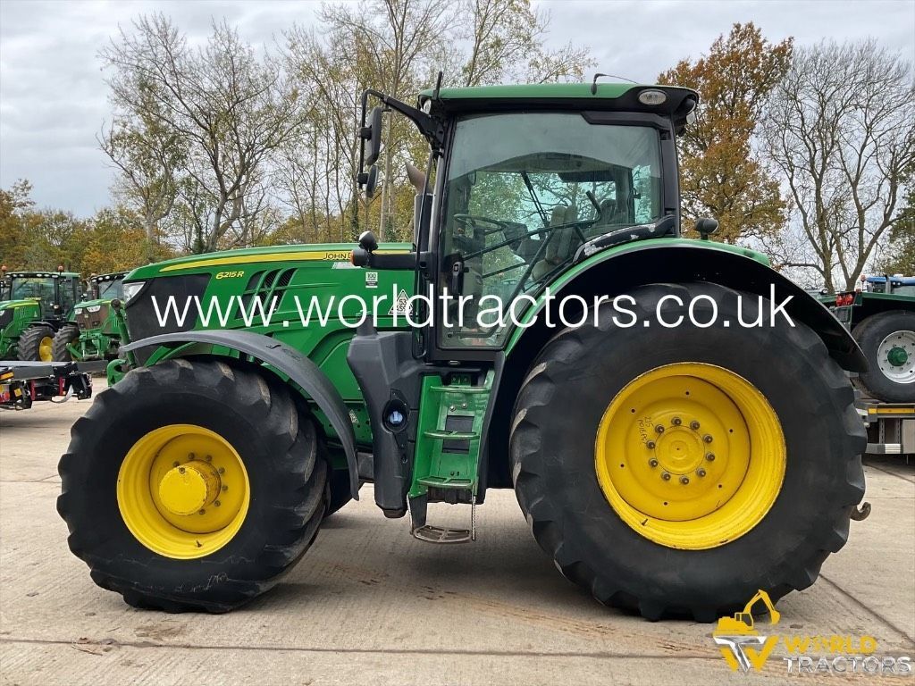 John Deere 6215 R Tractor €60,932
