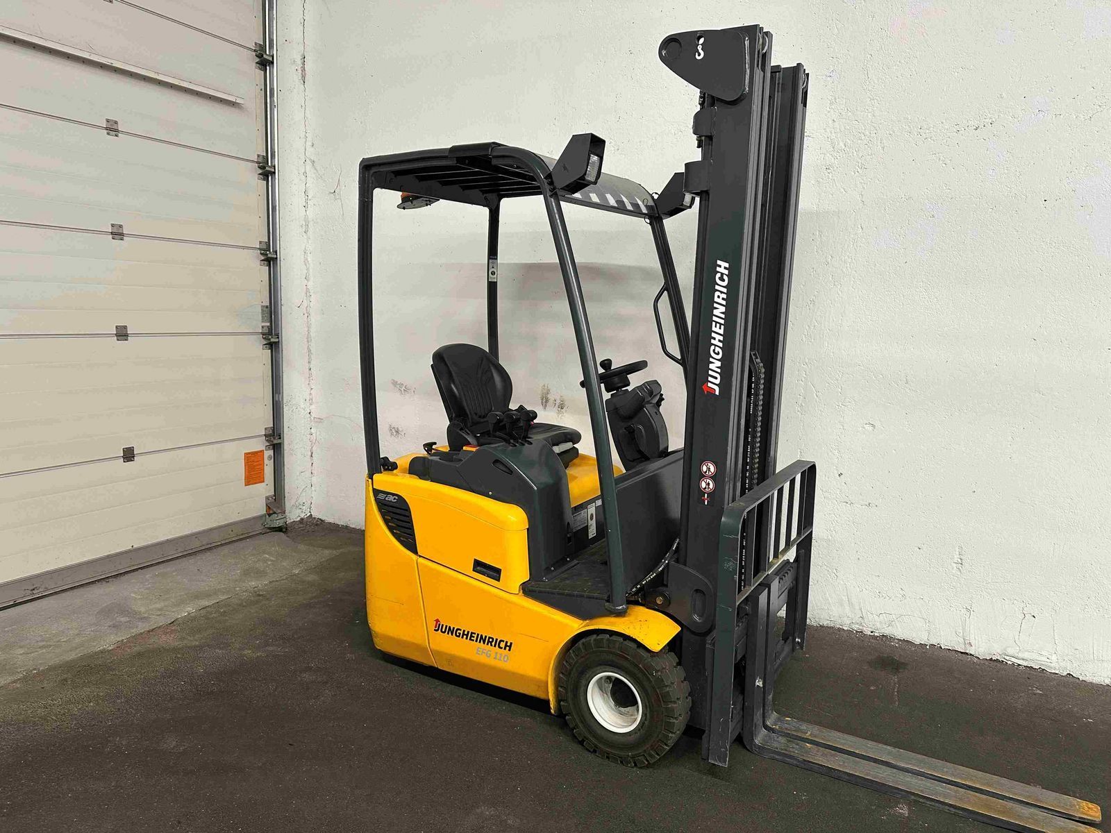 JUNGHEINRICH efg 110 - triplex 5,5 m - seitenschieber !!! Carretilla elevadora 7450 €